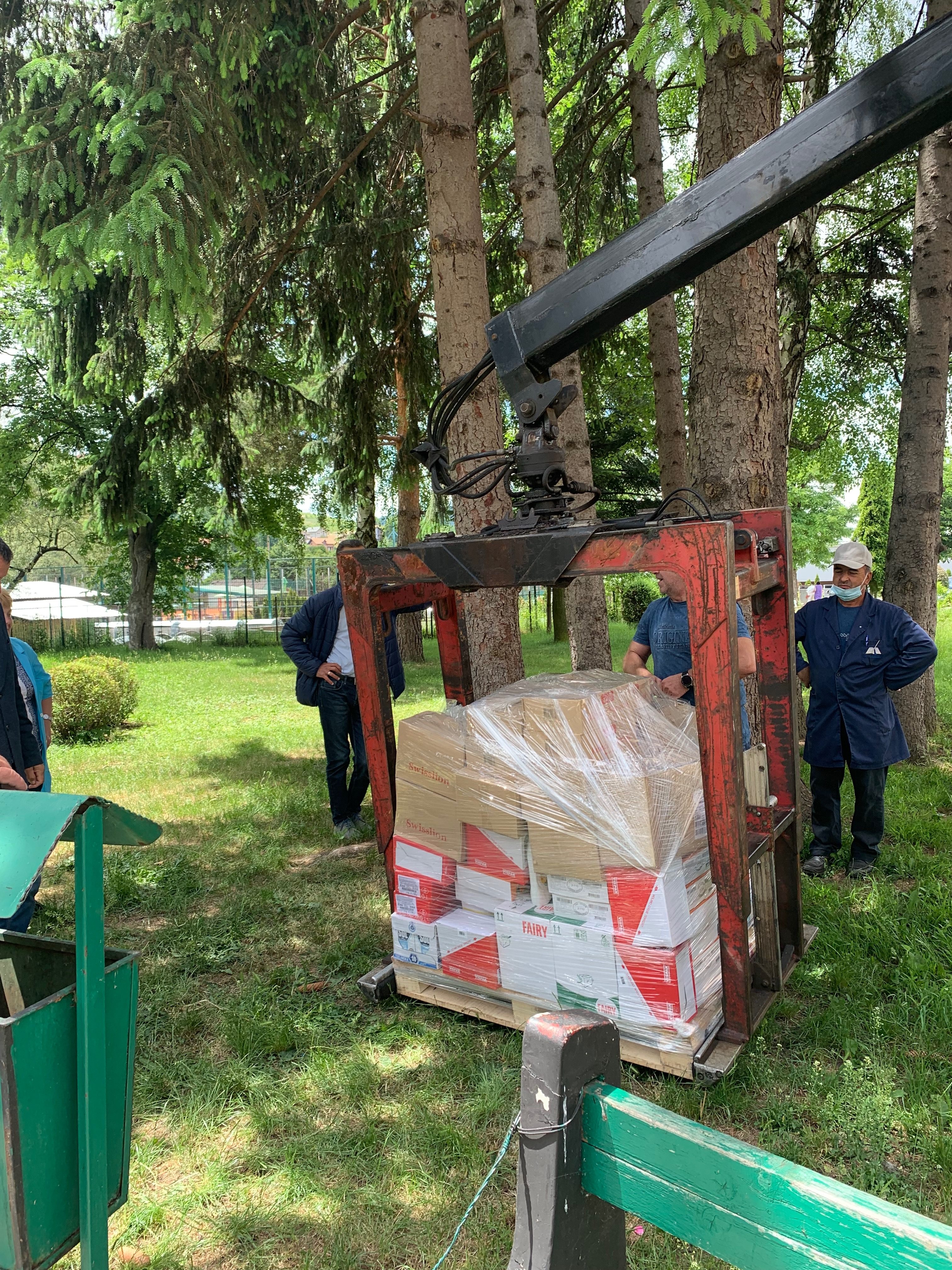 Community volunteers helping families